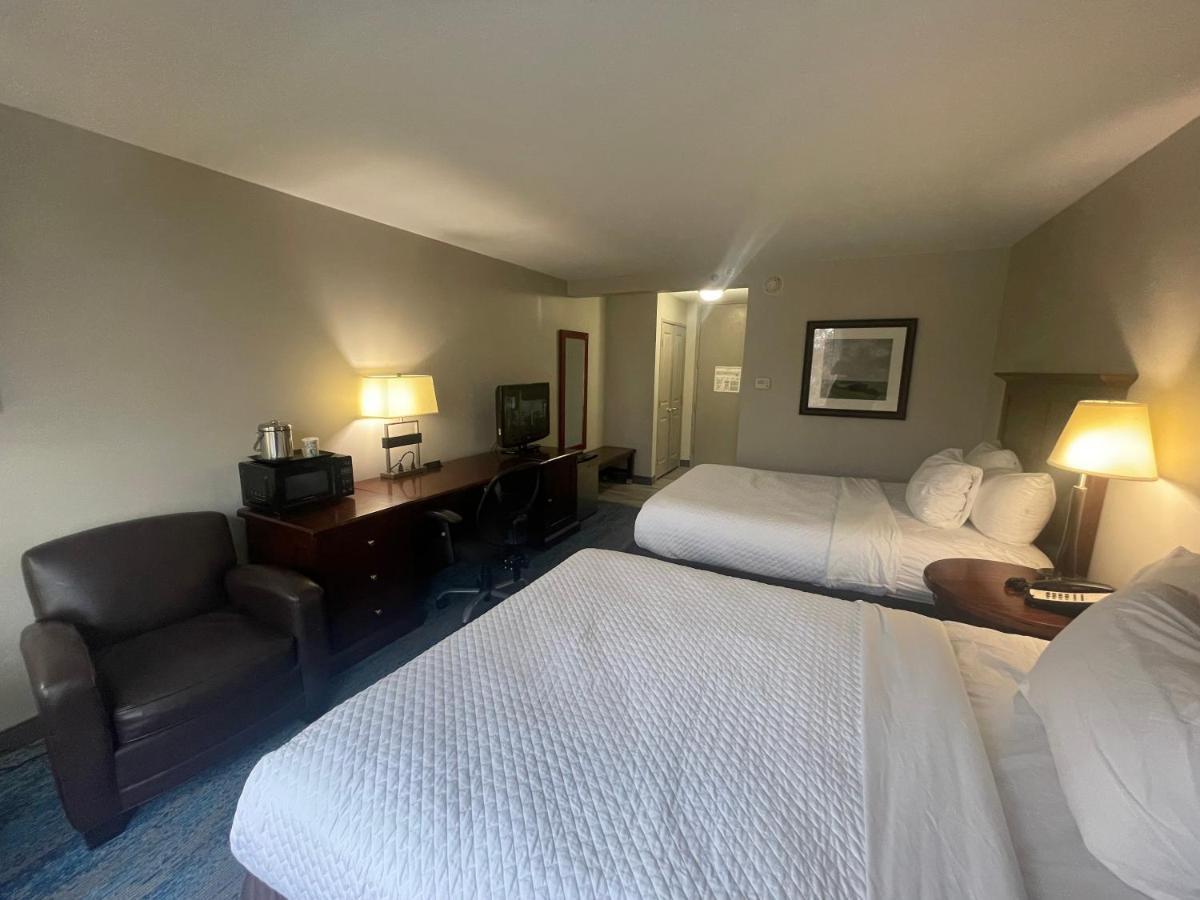Ramada By Wyndham Cleveland Independence Hotel Exterior photo
